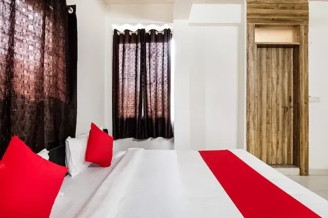 hotel with free parking in ashoka garden, bhopal - shourya residency