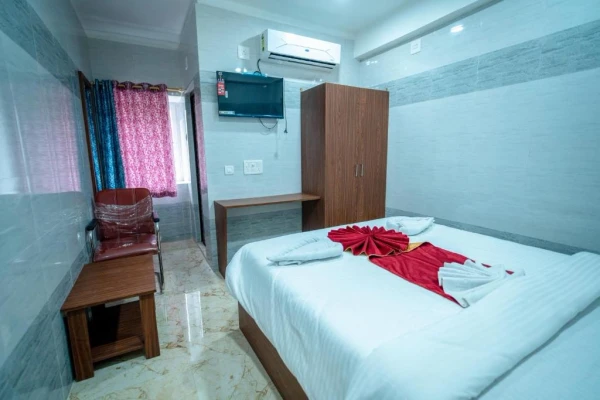 hotel with banquet hall in bapuji nagar, bhubaneswar - hotel mirka plaza