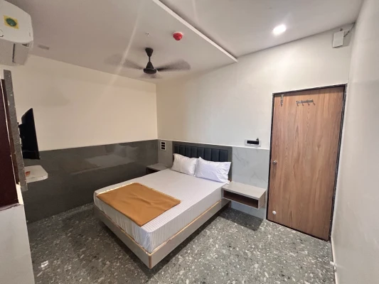 hotel with gym in madhapar, bhuj - hotel madhav inn