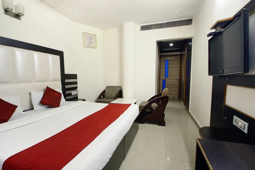 hotel with bar in sector 22, chandigarh - hotel citi heights