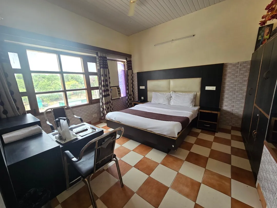romantic hotels in hotel city plaza sector 7 chandigarh