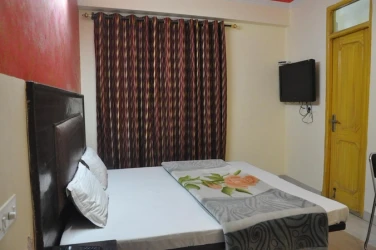 3 star hotels in hotel grand plaza chandigarh