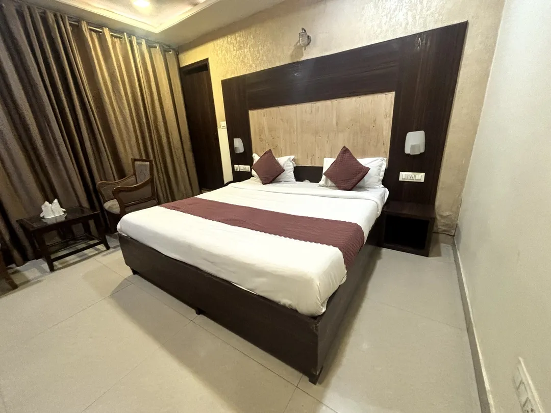 hotel with meeting room in zirakpur, chandigarh - hotel waves