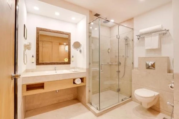 hotel with bar in industrial area phase 1, chandigarh - lemon tree hotel chandigarh