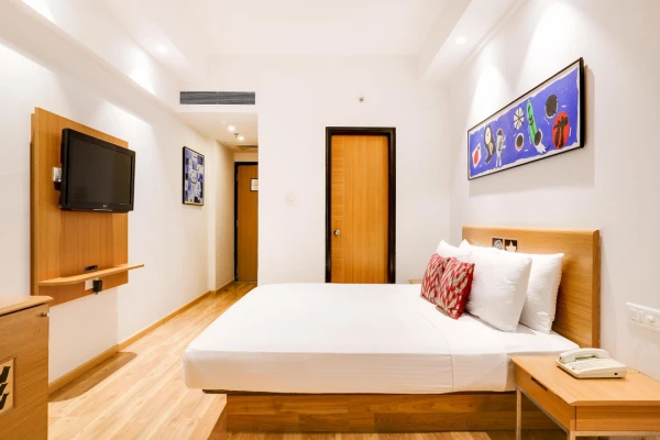 hotel with bar in industrial area phase 1, chandigarh - lemon tree hotel chandigarh