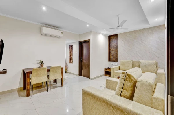 hotel with bar in perumbakkam, chennai - blossoms hotel and service apartments