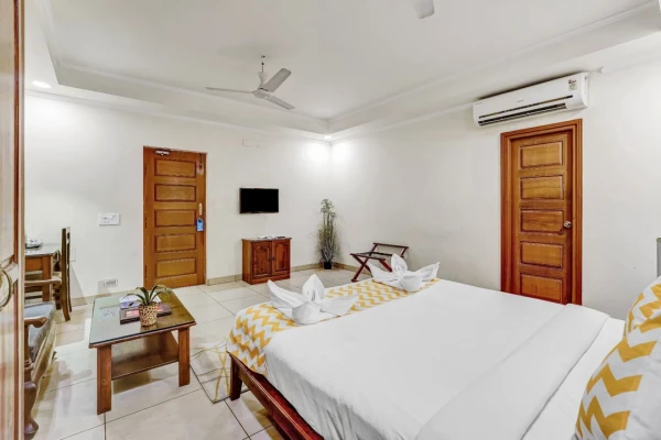 hotel with party hall in perumbakkam, chennai - blossoms hotel and service apartments