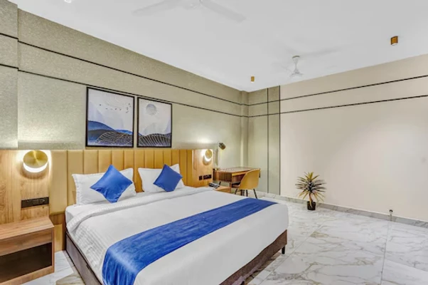 hotel with free parking in perumbakkam, chennai - blossoms hotel and service apartments