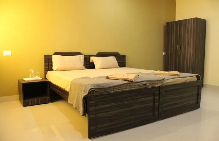 service apartment in perumbakkam, chennai for rent - chandran hyline service rooms