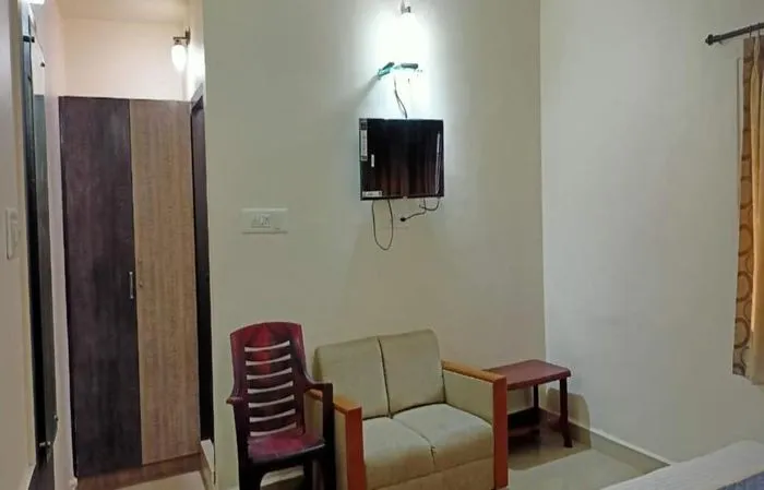 hotel with bar in arumbakkam, chennai - chennai guest house