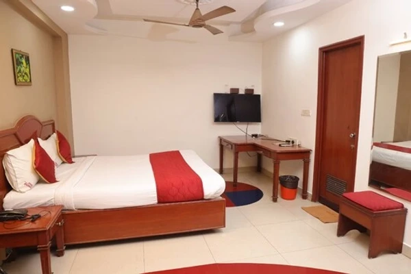 hotel with meeting room in koyambedu, chennai - goldmine hotels