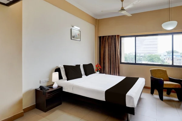 hotel with meeting room in koyambedu, chennai - hotel royal plaza