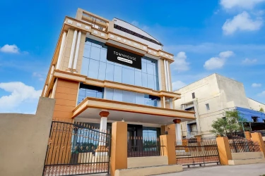 budget hotel in koyambedu, chennai - hotel royal plaza