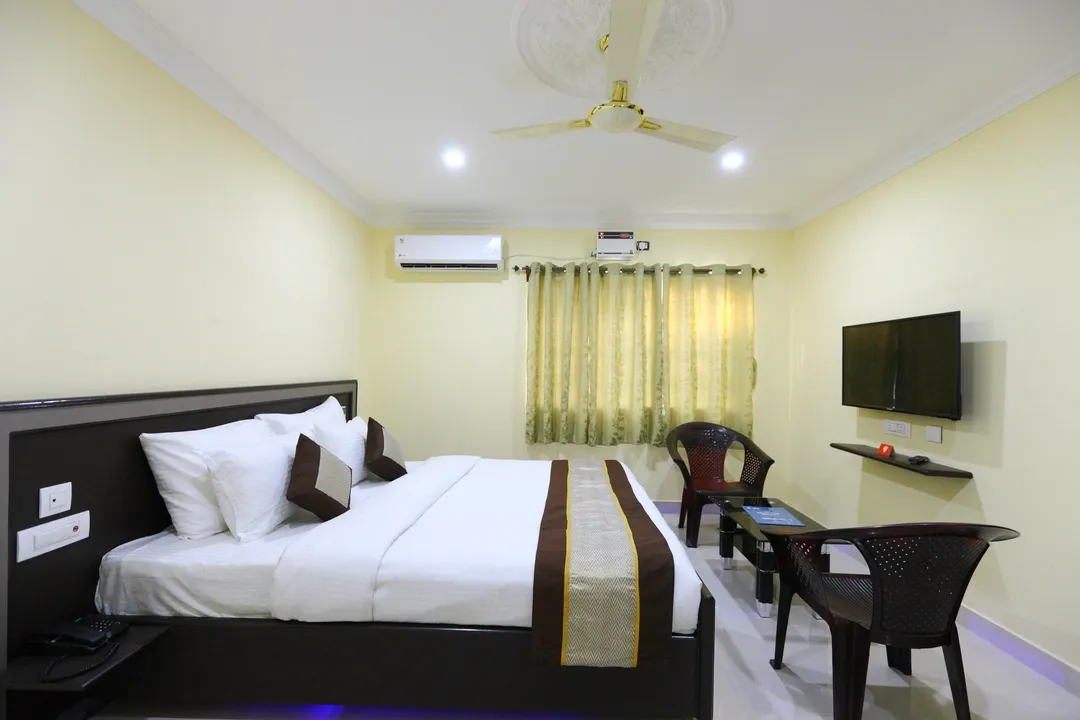 couple friendly hotels in hotel sai bala inn chennai