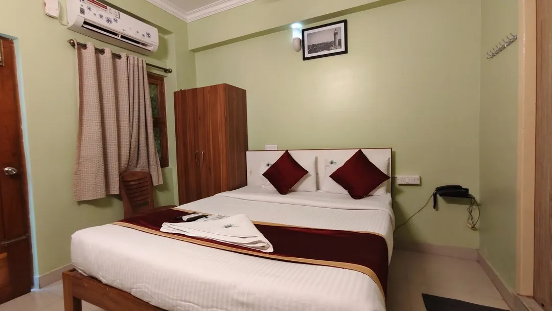 hotel with free parking in saligramam, chennai - hotel sunshine residency chennai