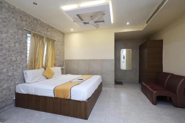 day time hotels in hotel the whiteglow premium chennai