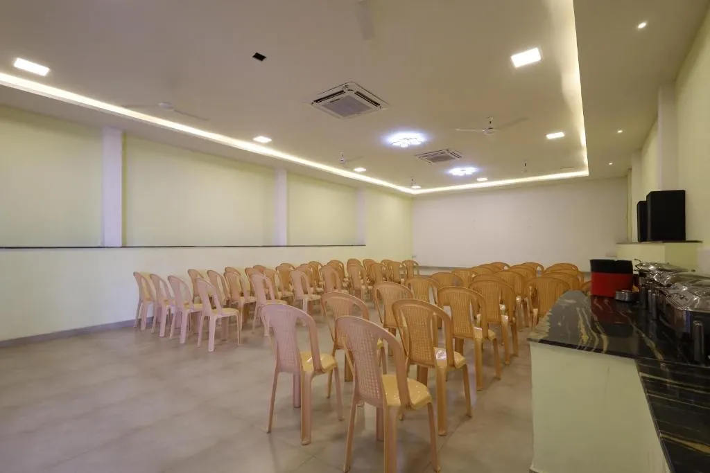 3 star hotels in hotel the whiteglow premium chennai