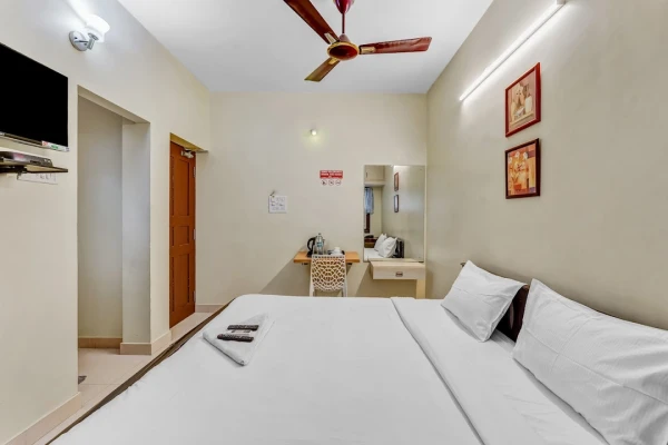 hotel with swimming pool in chromepet, chennai - king's court by blessings hospitality