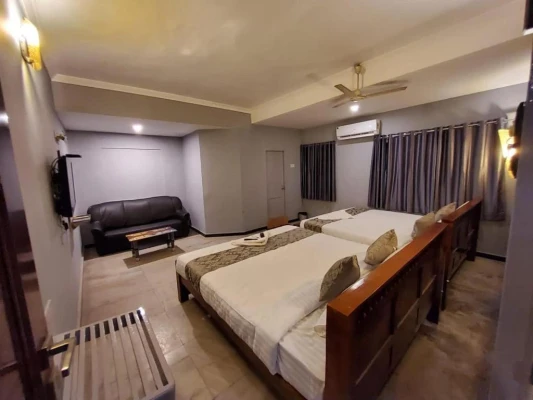 hotel with meeting room in teynampet, chennai - le grace annasalai