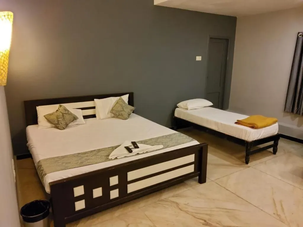 hotel near chennai railway station - le grace annasalai