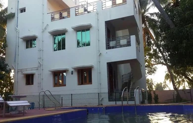 business hotels in living edge homestay chennai