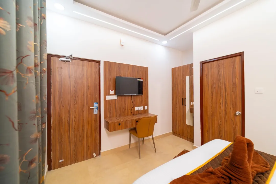 jacuzzi hotel in periamet, chennai - mathi residency