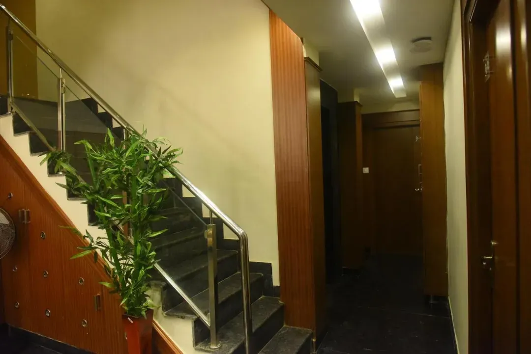 hotel with free parking in vadapalani, chennai - olive grand business hotel
