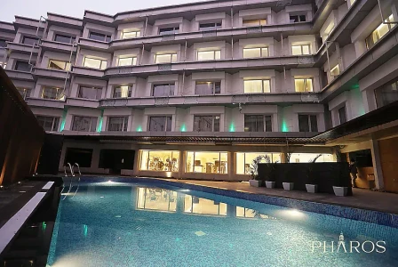hotel with bar in nungambakkam, chennai - pharos hotel