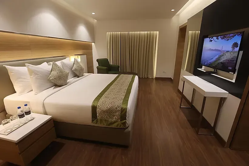 budget hotel in nungambakkam, chennai - pharos hotel
