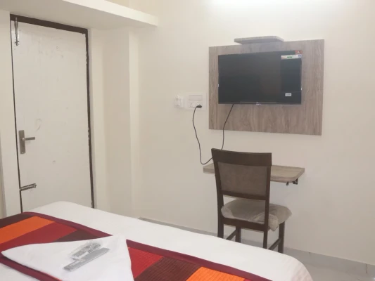 24 hours check in hotels in redfox service apartment dlf porur chennai