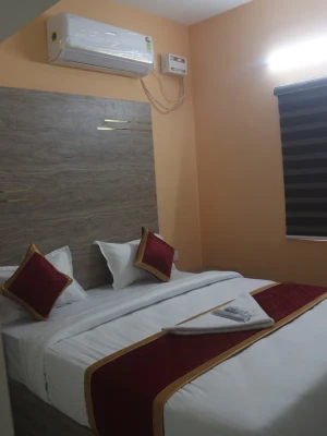 couple friendly hotels in redfox service apartment dlf porur chennai