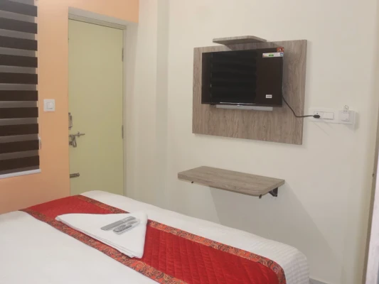 best hourly stay hotels in redfox service apartment dlf porur chennai