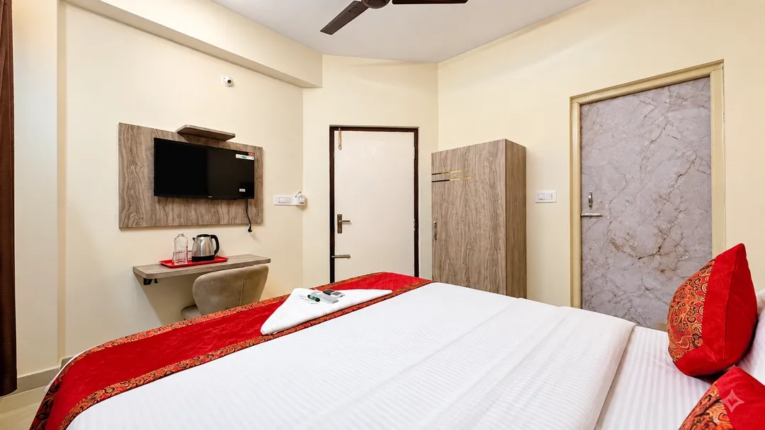 economical service apartment in porur, chennai - redfox service apartment dlf porur