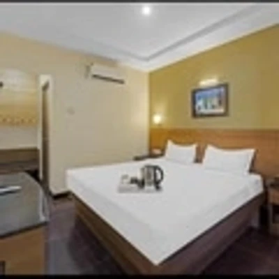 hotel with free parking in nungambakkam, chennai - redstone hotel nungambakkam