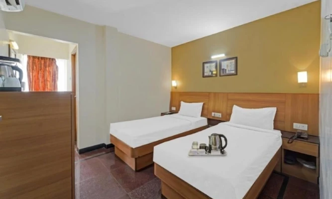 hotel with meeting room in nungambakkam, chennai - redstone hotel nungambakkam