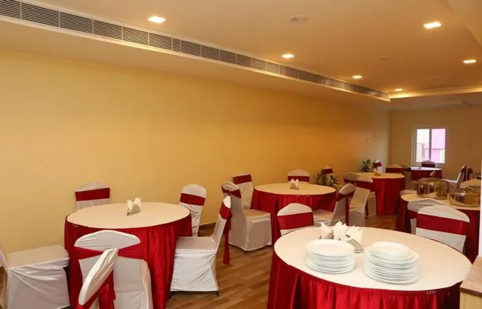 hotel with bar in t nagar, chennai - rich inn studios and suites