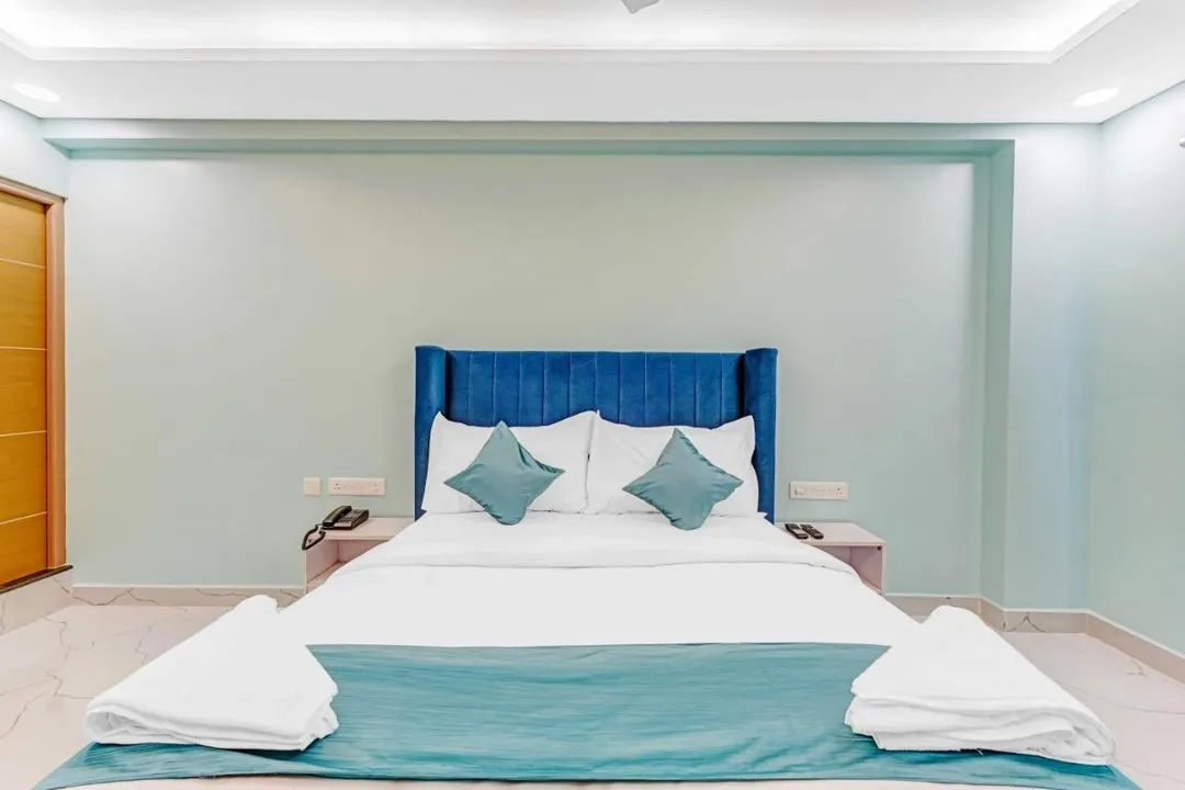 hotel with meeting room in medavakkam, chennai - rohaan hotels medavakkam by upar