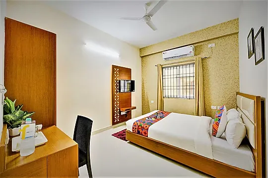 hotel with party hall in vadapalani, chennai - sky bay residency