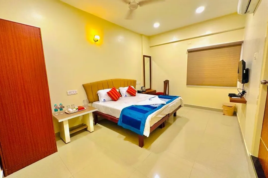 jacuzzi hotel in chromepet, chennai - sunlight residency