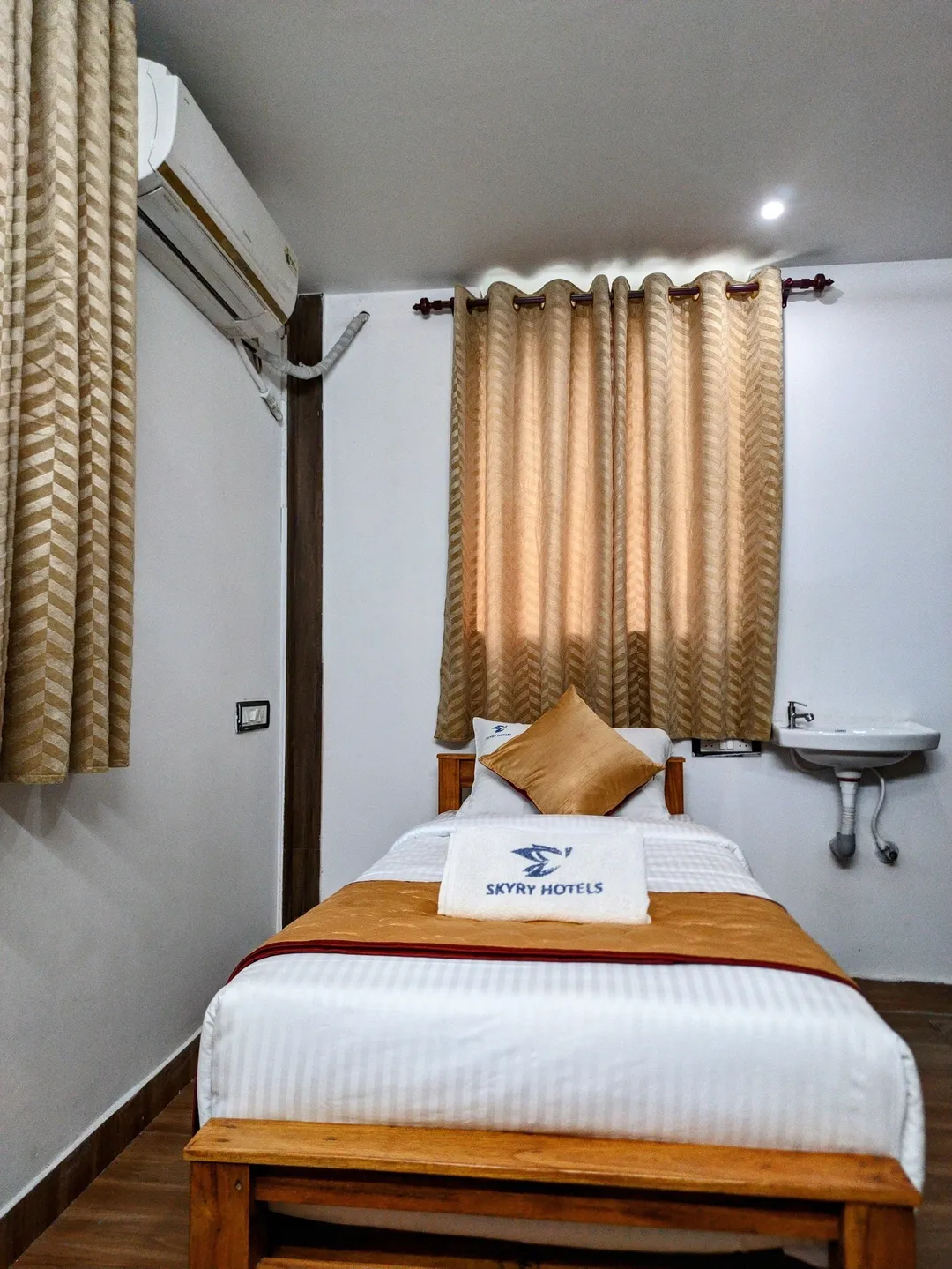 best hotels for few hours in skyry hotels singanallur coimbatore