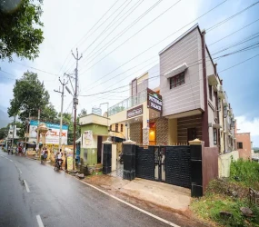 hotel near courtallam railway station - the pothigai palace