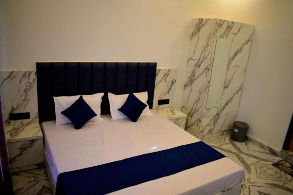 hotel with bar in banikhet, dalhousie - hotel breezewood wonders