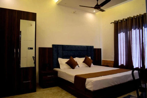 hotel with banquet hall in banikhet, dalhousie - hotel breezewood wonders