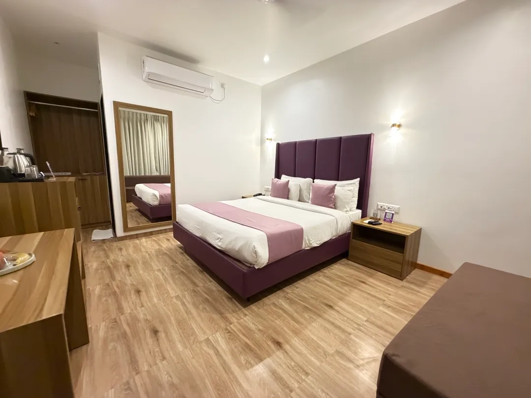 hotel with bar in jampore, daman and diu - vits select daman devka beach