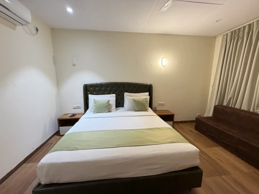 hotel with bar in jampore, daman and diu - vits select daman devka beach