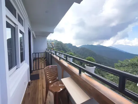 homestay in hill cart road, darjeeling with kitchen - pineview escapes