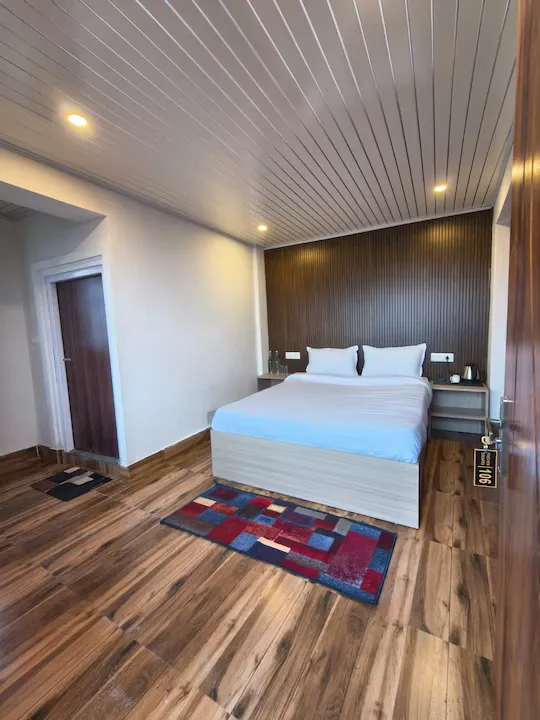homestay in hill cart road, darjeeling with kitchen - pineview escapes