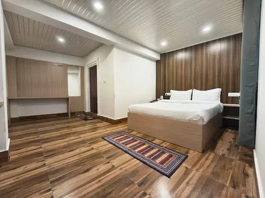 homestay in hill cart road, darjeeling for 10 members - pineview escapes