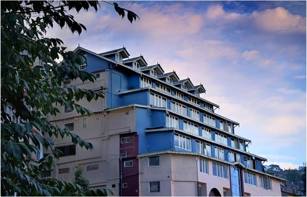 pure veg resort in chauk bazar, darjeeling - yashshree mall road darjeeling