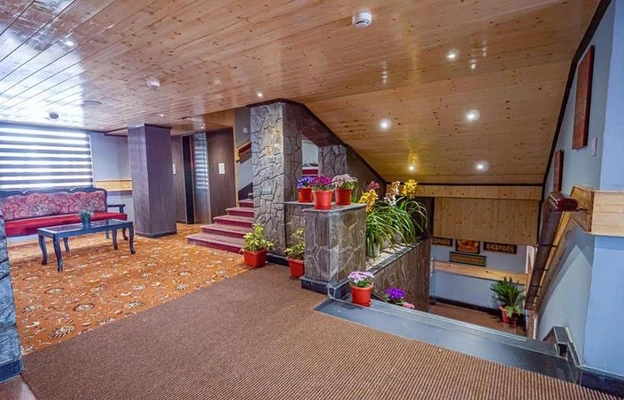 3 star resort in chauk bazar, darjeeling - yashshree mall road darjeeling